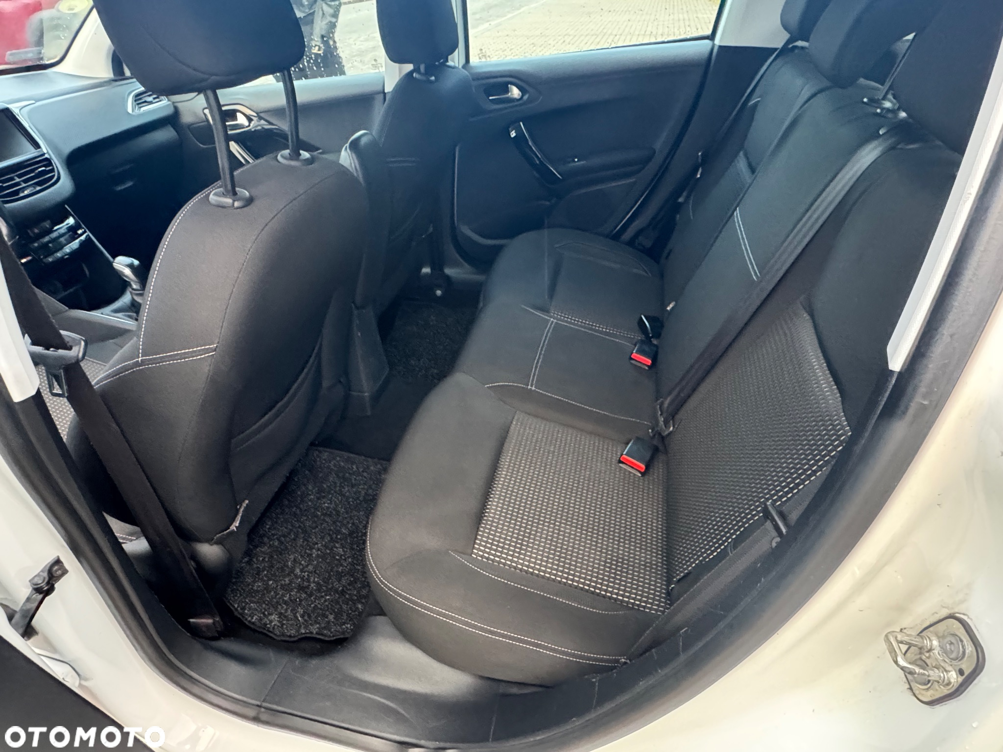 Peugeot 208 - 11