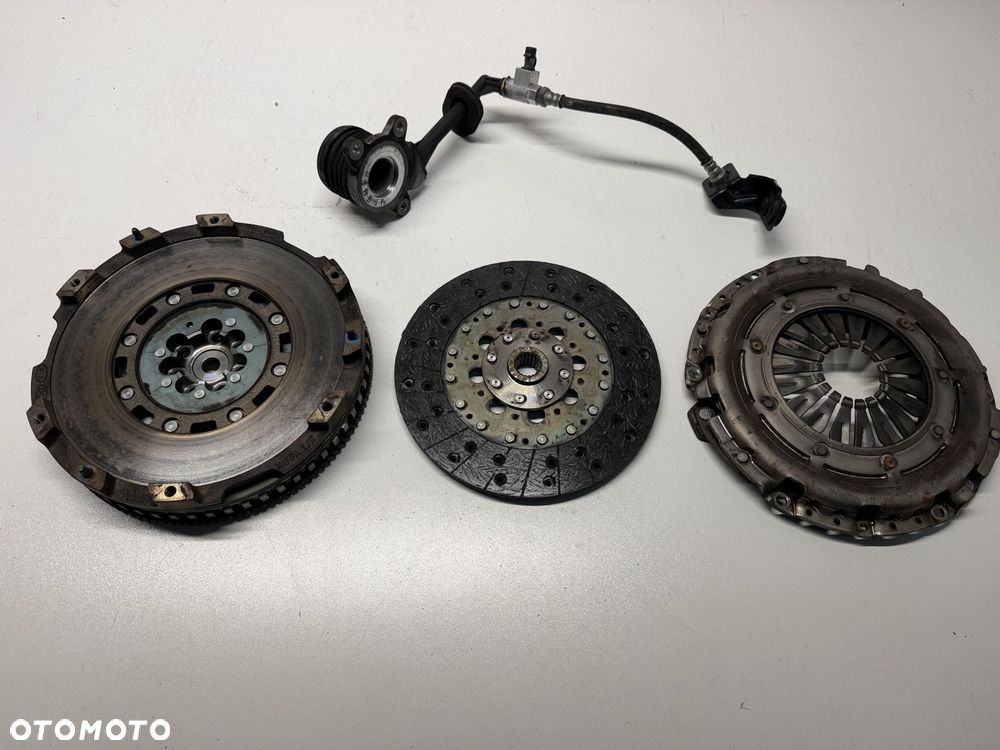 KOŁO DWUMASOWE SPRZĘGŁO HYUNDAI I30 III 1.4 T-GDI G4LD  23200-03900 - 2