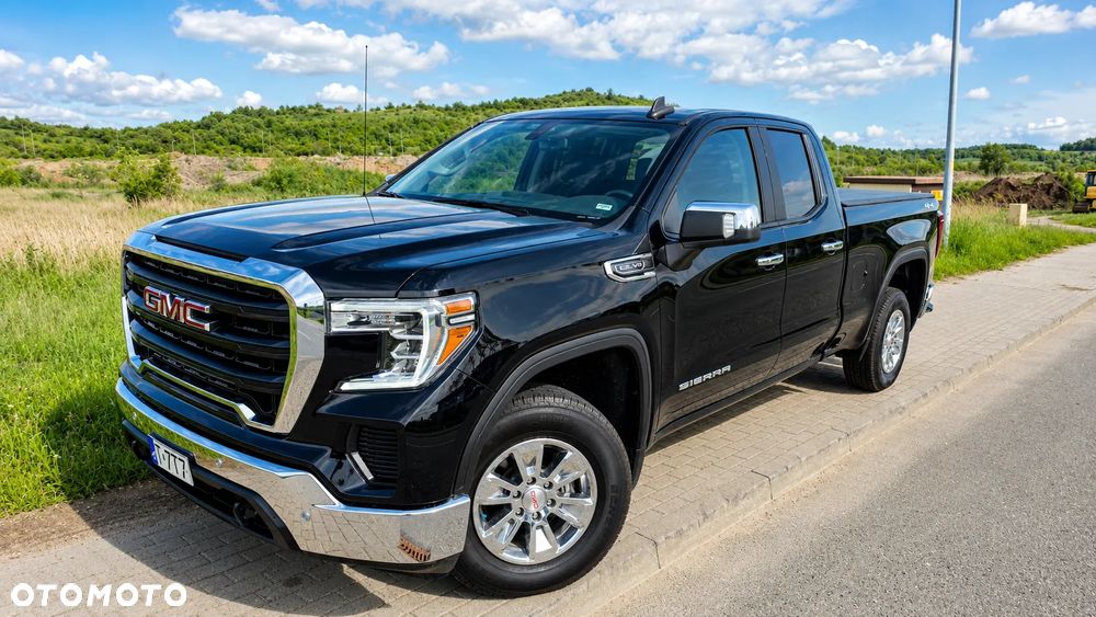 GMC Sierra - 1