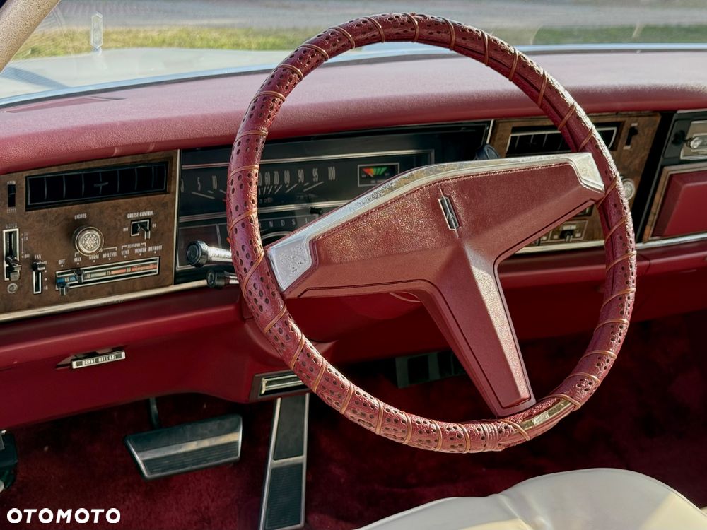 Oldsmobile Toronado - 9