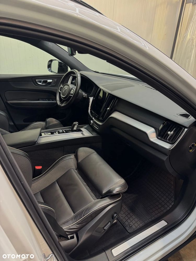 Volvo XC 60 D4 R-Design - 31