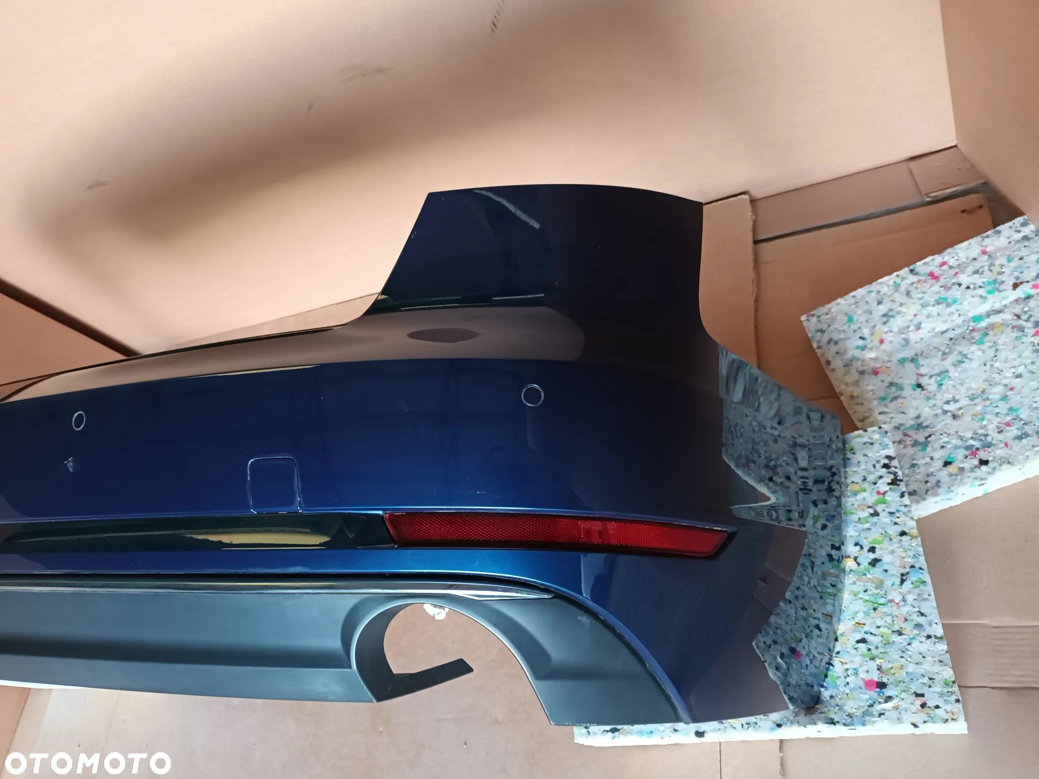 Audi sedan A4 B9 8W kompletny zderzak tył czujniki kolor LX5Q 2016 72km - 9
