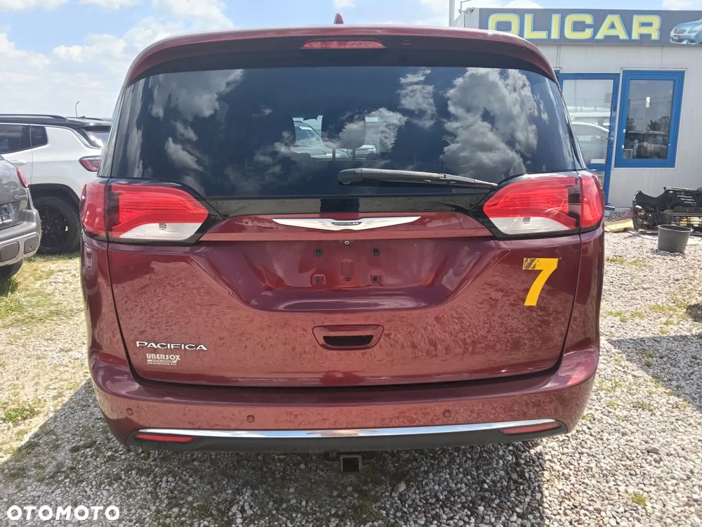 Chrysler Pacifica - 3