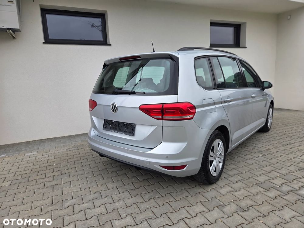Volkswagen Touran - 4