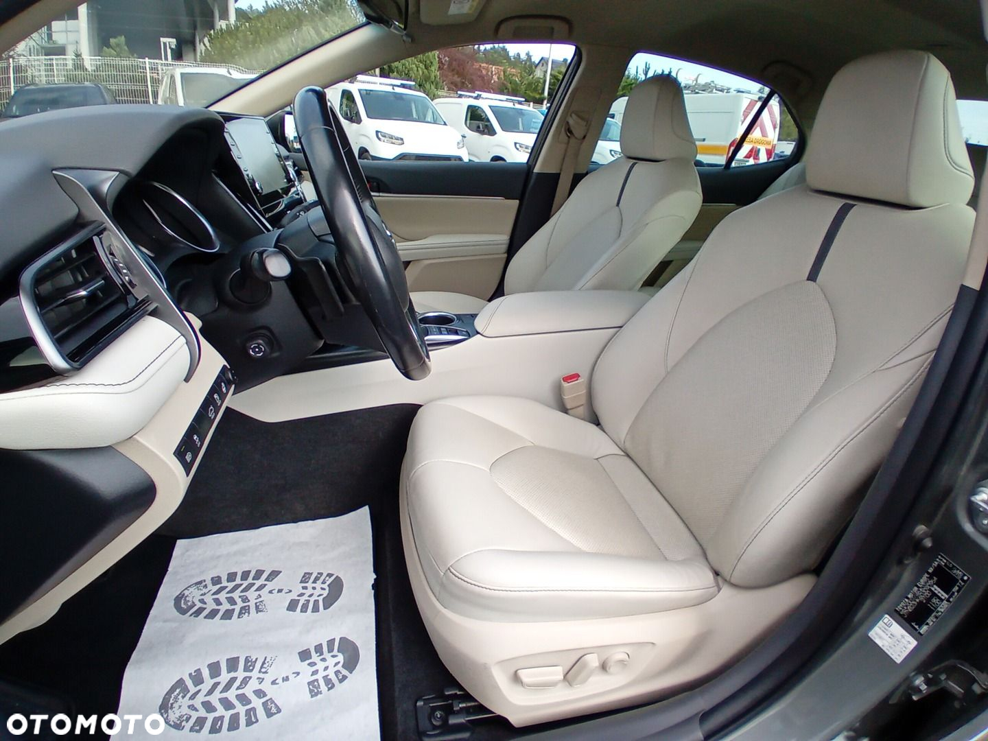 Toyota Camry 2.5 Hybrid Executive CVT - 28