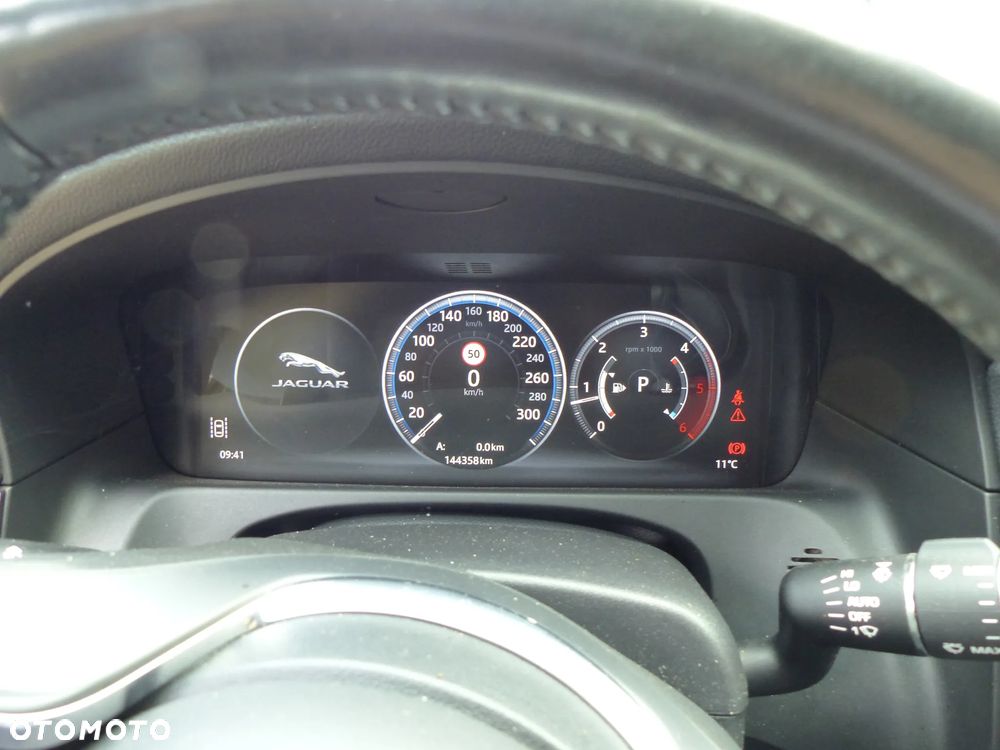 Jaguar XF 2.0 i4D R-Sport - 13