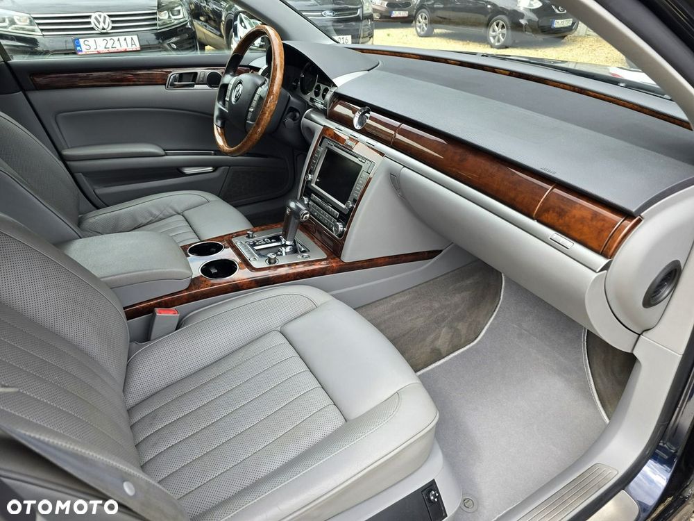 Volkswagen Phaeton - 12