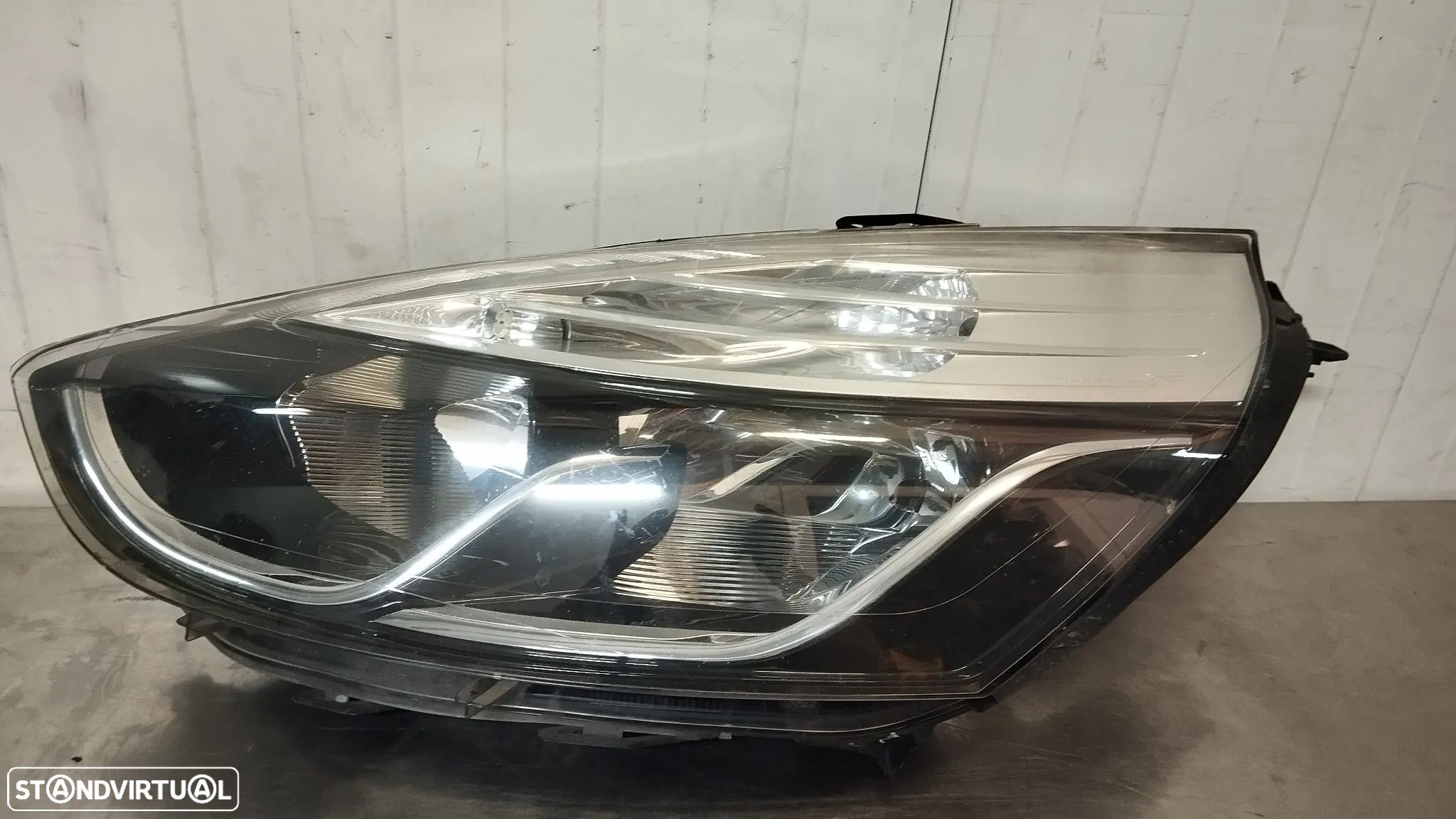 ÓPTICA / FAROL RENAULT CLIO IV FASE 1 12-16 REF. 260601850R APOIOS PARTIDOS - 1
