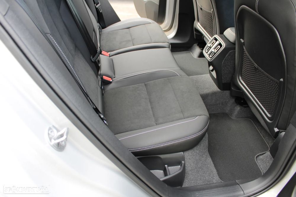 Volvo XC 40 1.5 T2 Plus Dark Auto - 43