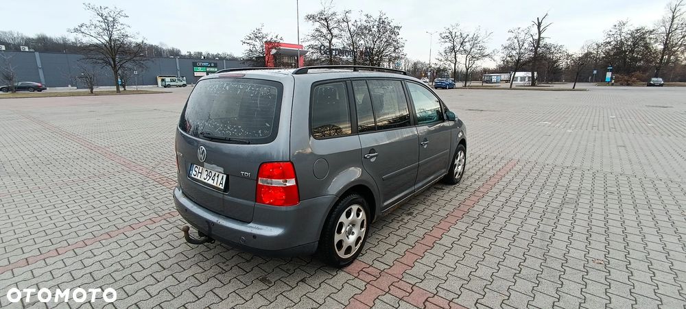 Volkswagen Touran - 8