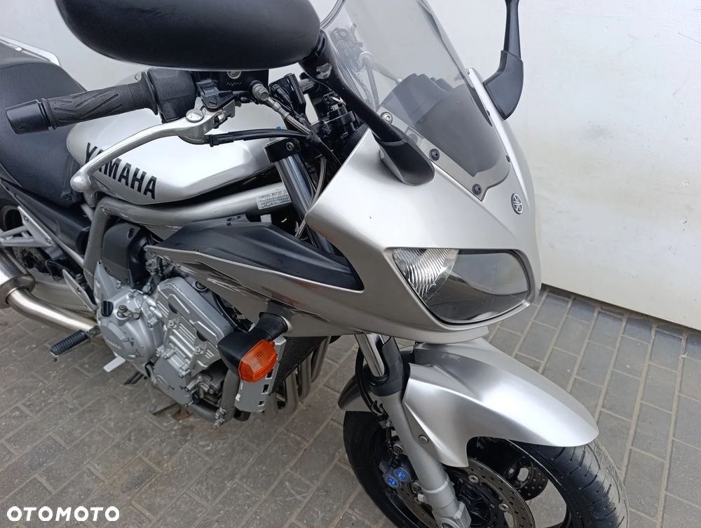 Yamaha FZS - 28