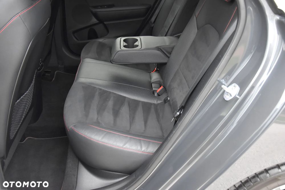 Kia ProCeed 1.6 T-GDI DCT7 OPF GT - 23