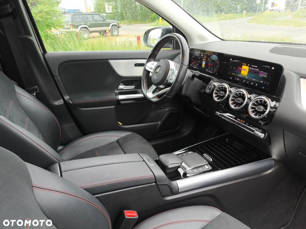 Mercedes-Benz GLA 250 4-Matic AMG Line - 23