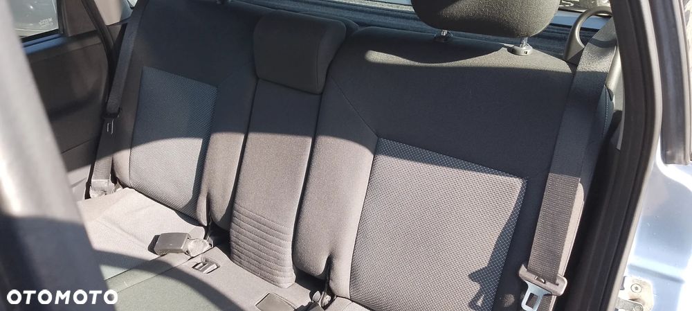 Opel Meriva 1.6 16V (Essentia) - 14