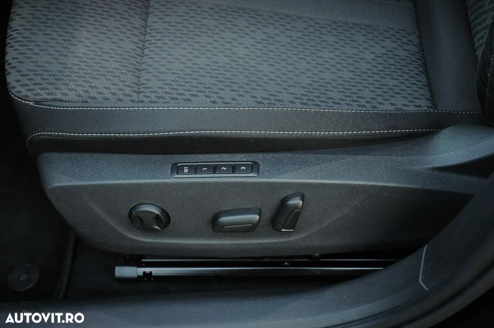 Skoda Octavia 2.0 TDI DSG Tour - 11