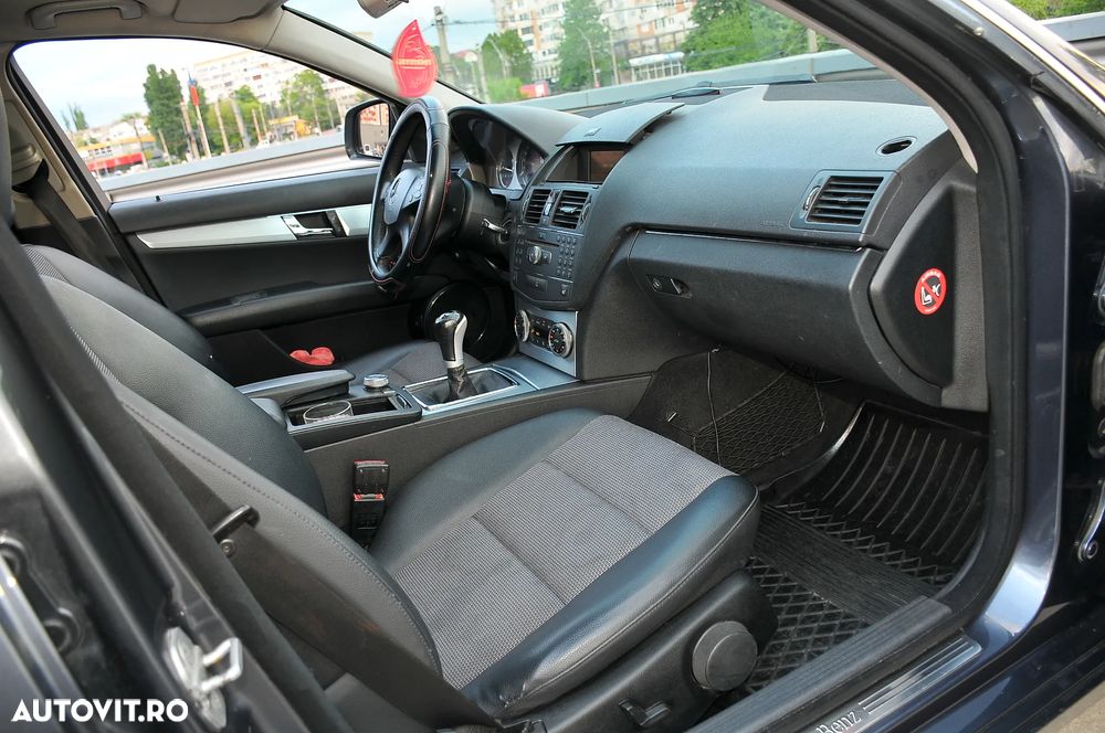 Mercedes-Benz C 220 CDI DPF (BlueEFFICIENCY) Avantgarde - 4