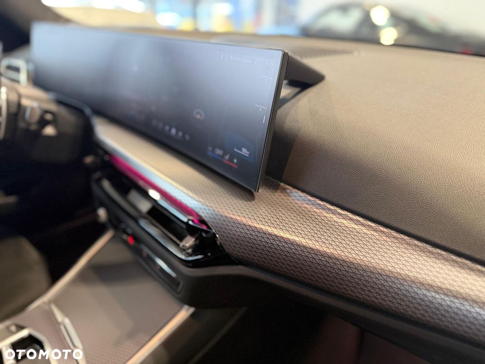 BMW Seria 3 318i M Sport - 23