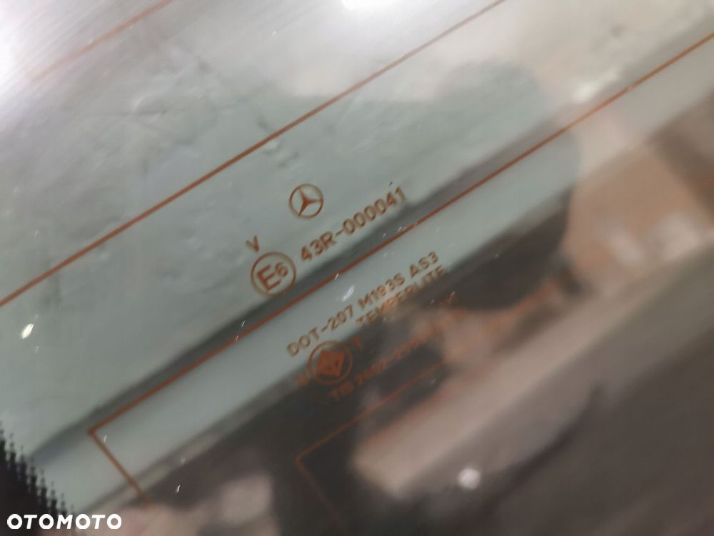 navara d23 alaskan mercedes klasa x w470 szyba tylna karoseryjna uchylna - 9