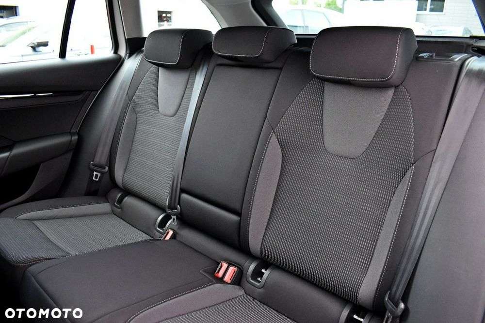 Skoda Octavia 1.5 TSI mHEV Selection DSG - 13