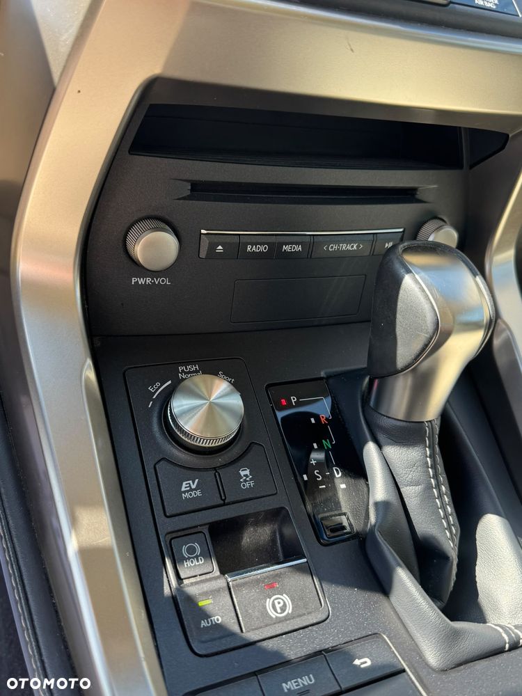 Lexus NX 300h Prestige AWD - 18