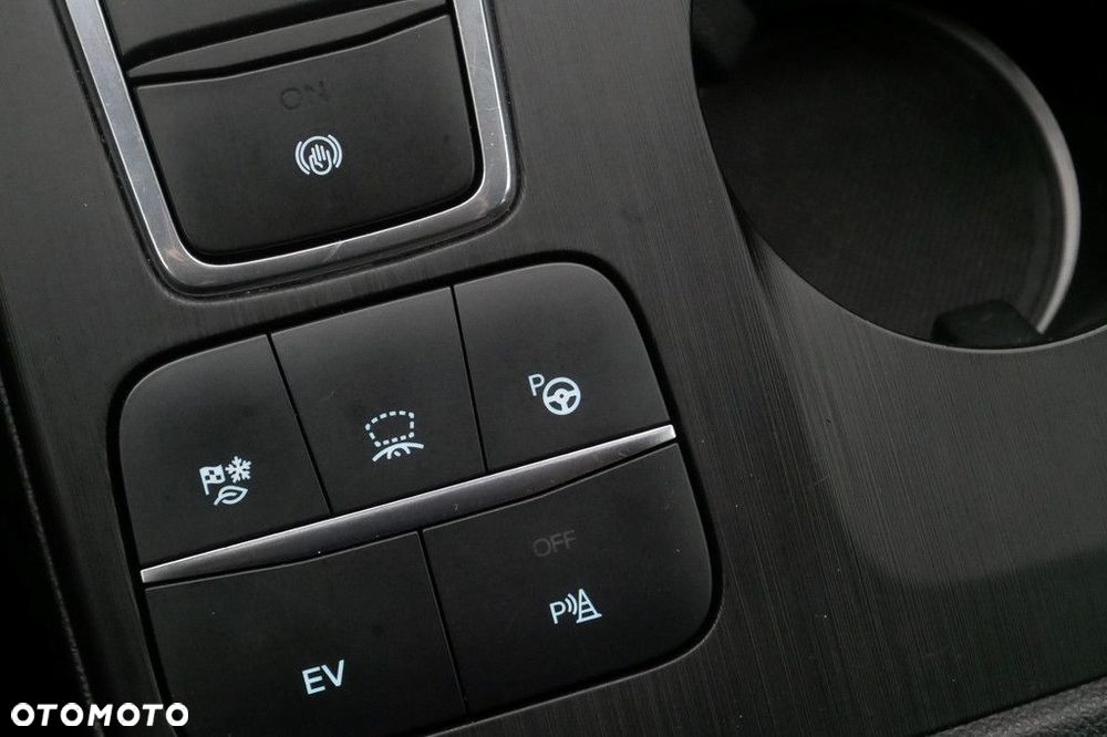 Ford Kuga - 24