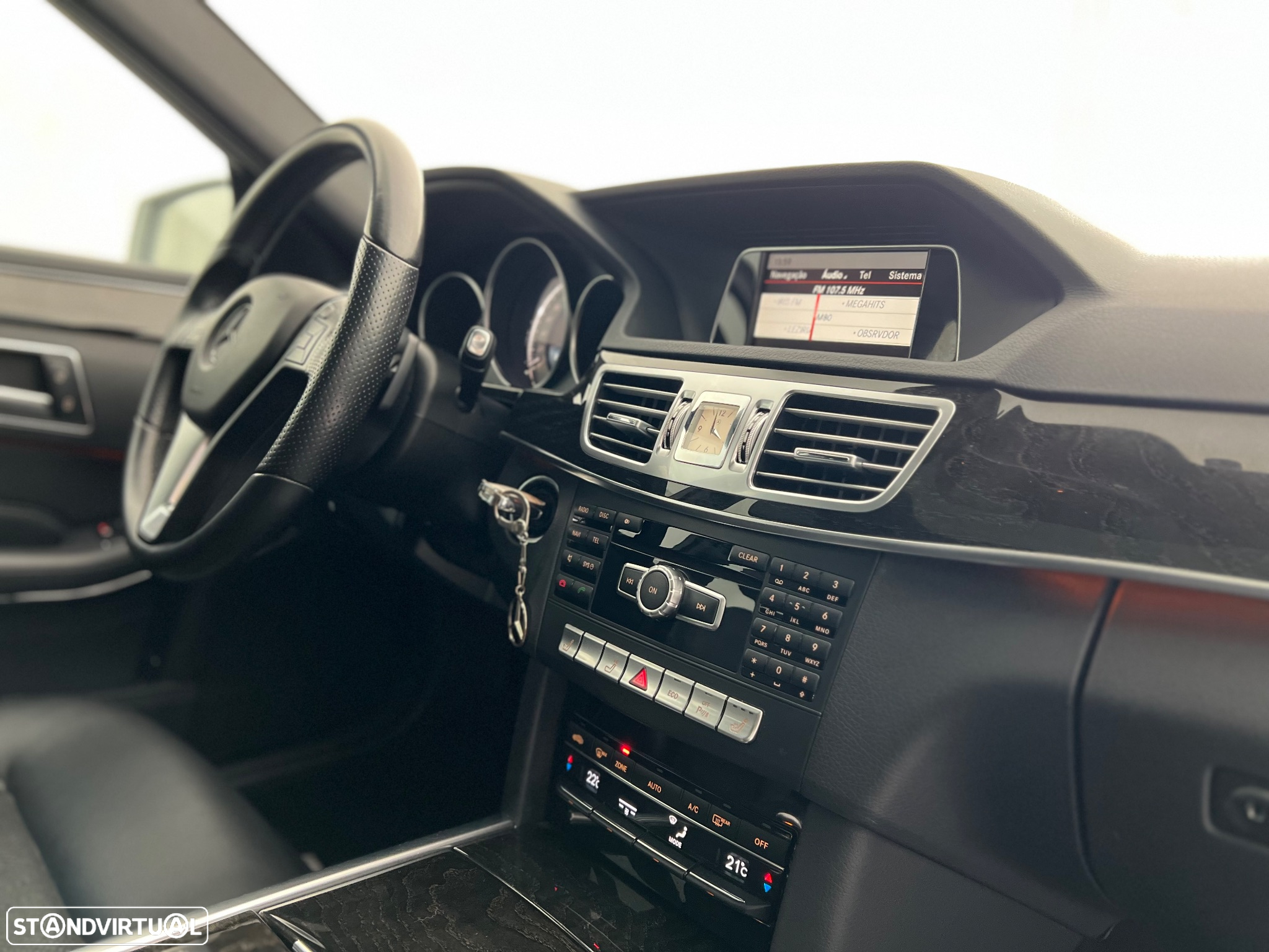 Mercedes-Benz E 220 CDi Avantgarde BlueEfficiency Auto - 37
