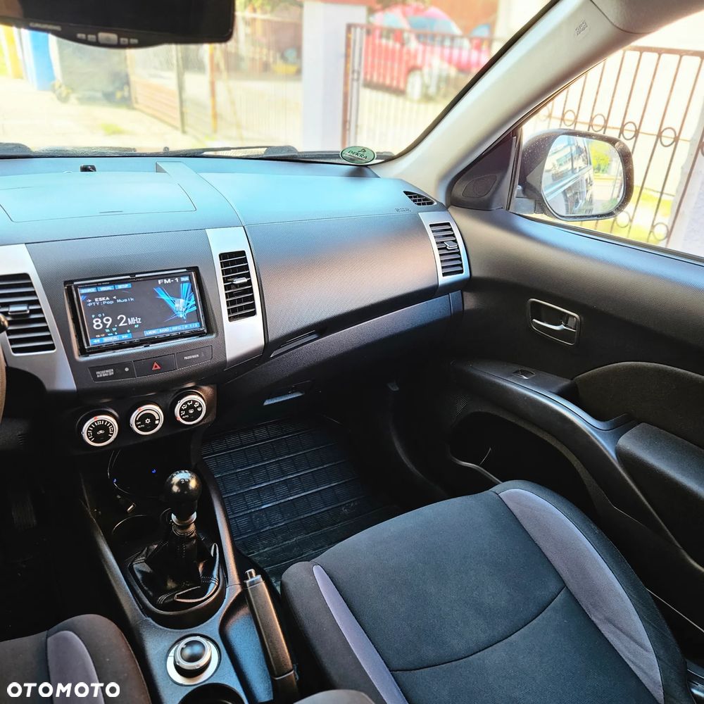 Mitsubishi Outlander - 13
