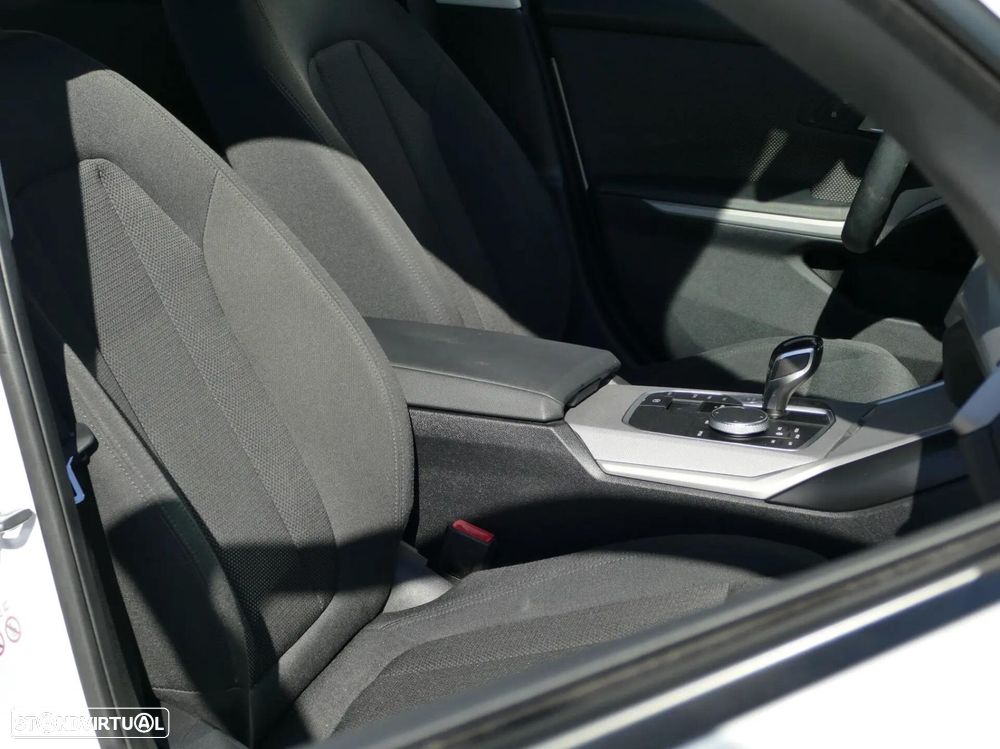 BMW 330 e iPerformance Advantage - 28