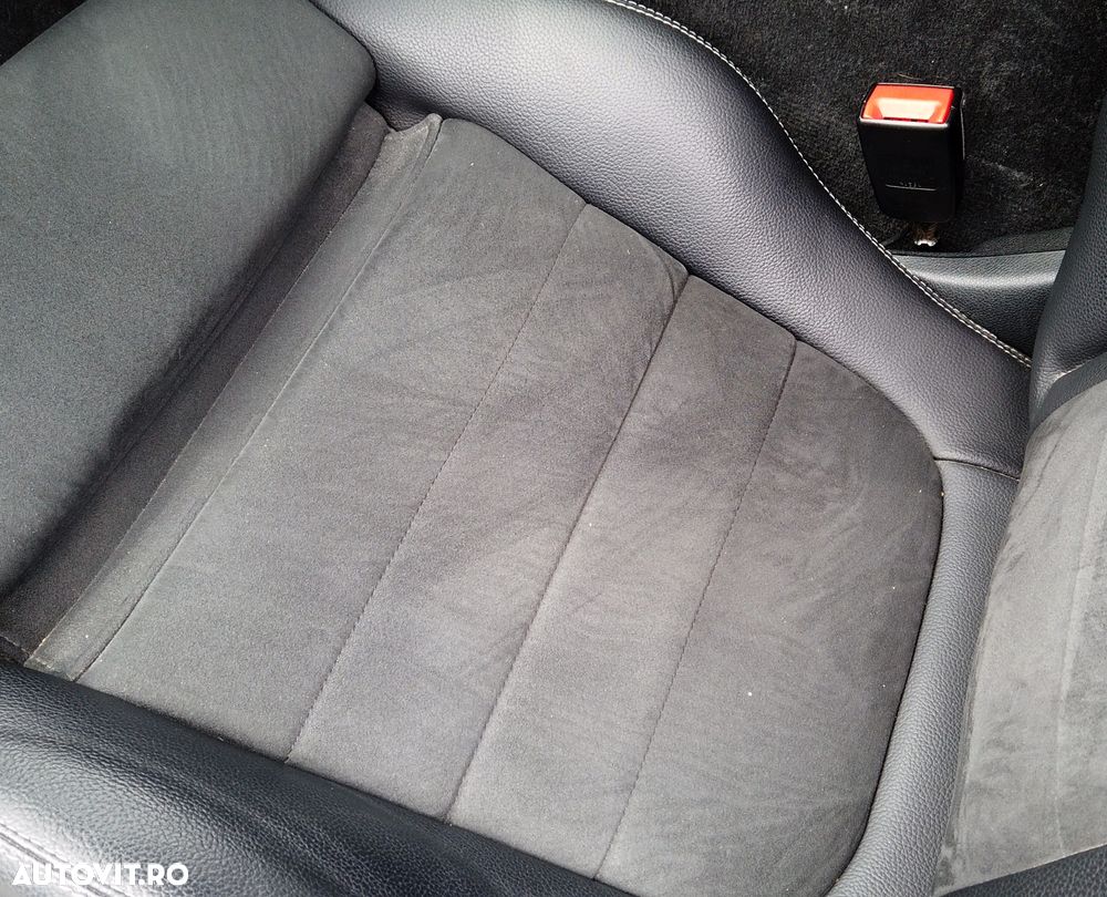 Mercedes-Benz E 220 d 4Matic Coupe 9G-TRONIC AMG Line - 13