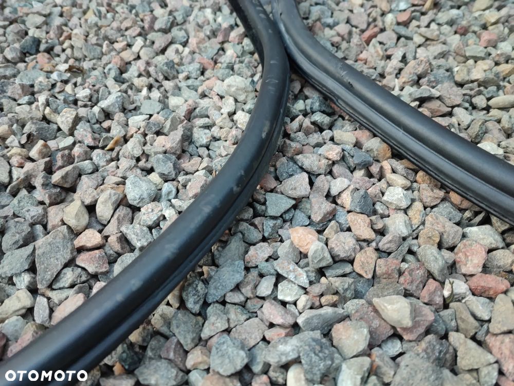 BMW E91 / E91 LCI ORYGINALNE USZCZELKI DRZWI TYŁ LEWA / PRAWA O NR. 51 72 7 247 262 / 51 72 7 164 813 OEM W BARDZO DOBRYM STANIE - 6