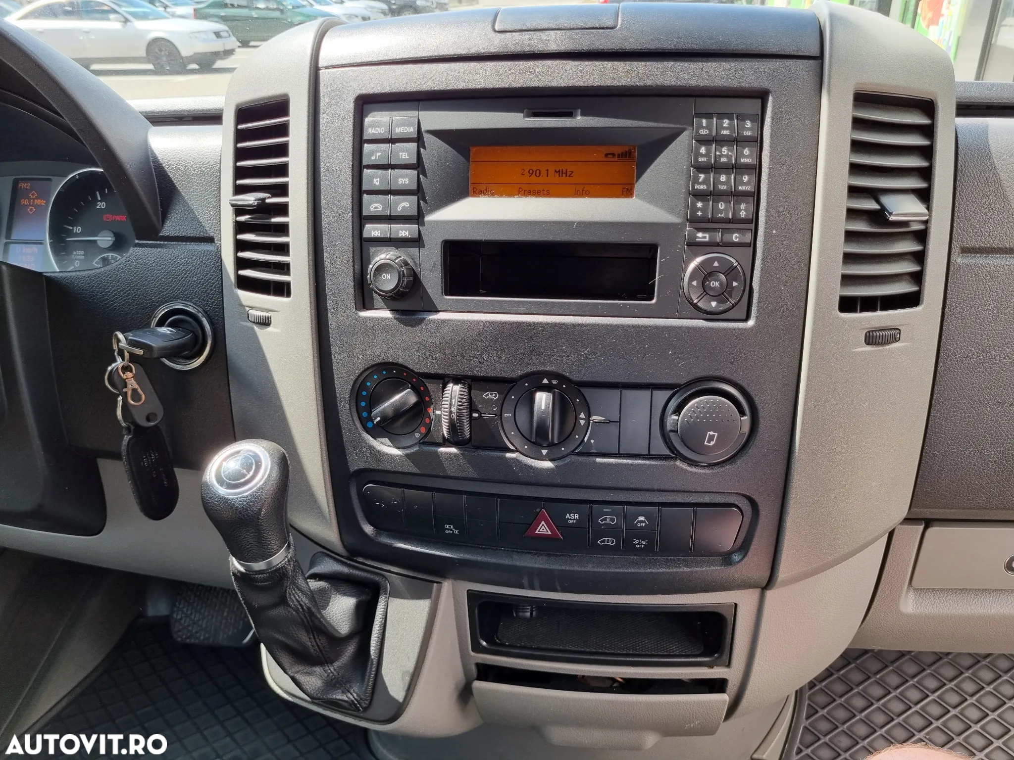 Mercedes-Benz Sprinter - 11