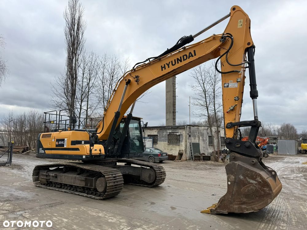 Hyundai HX 300 L - 3