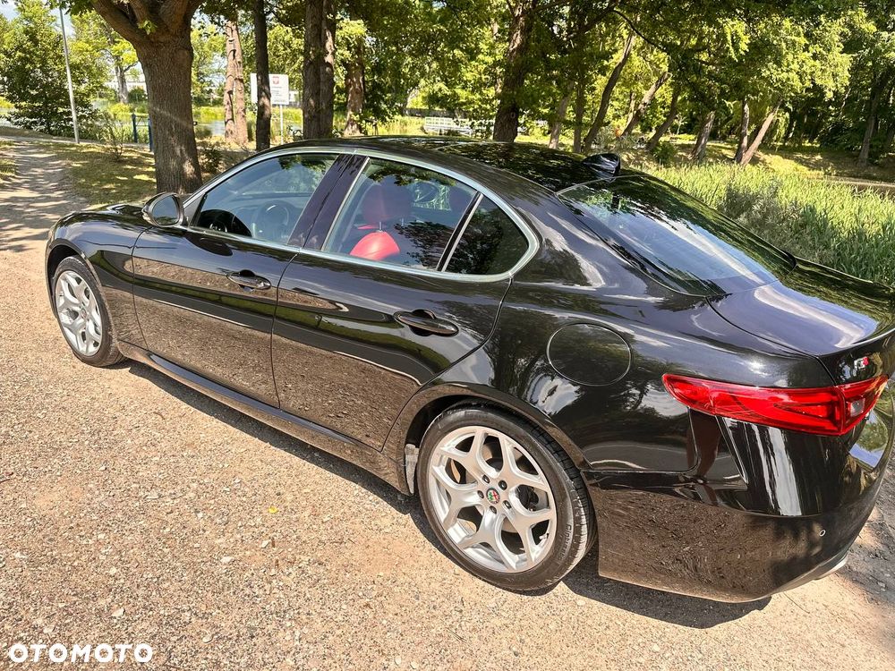 Alfa Romeo Giulia 2.0 Turbo TI Q4 - 10