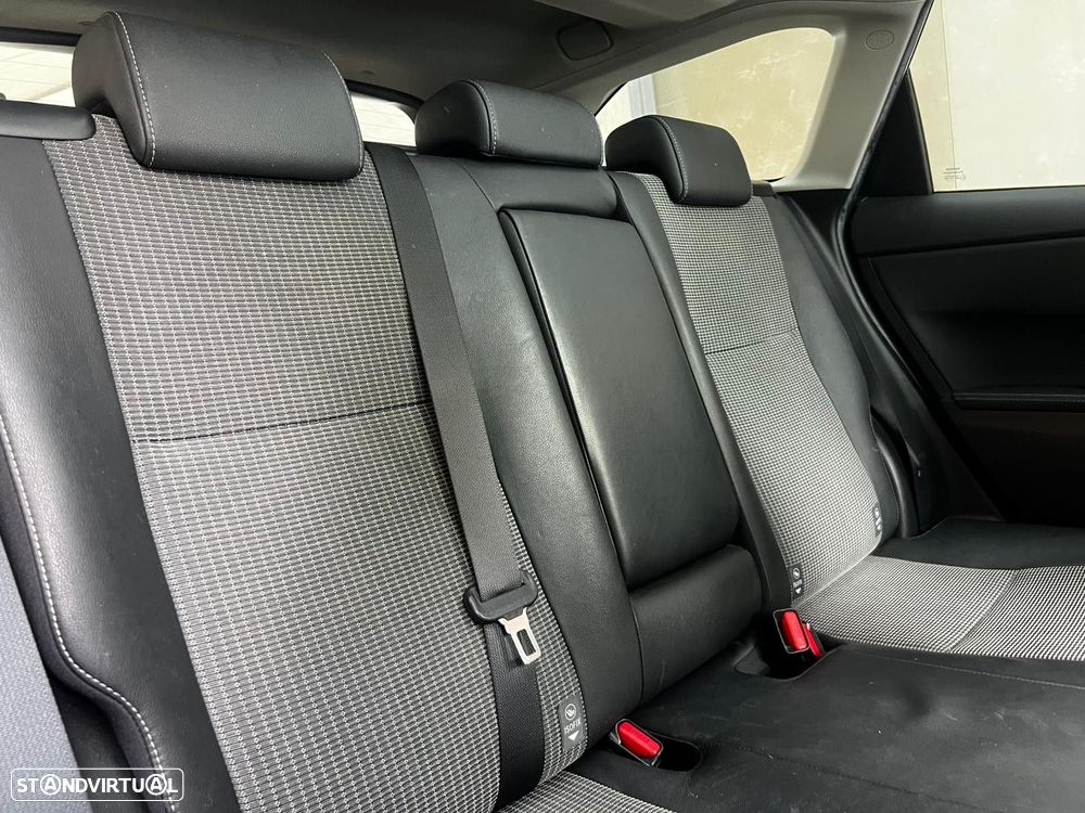 Toyota Auris Touring Sports 1.6 D-4D Exclusive+Navi - 18