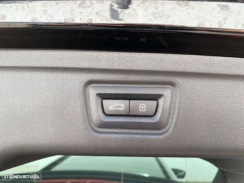 BMW 330 e Pack Desportivo M Auto - 22