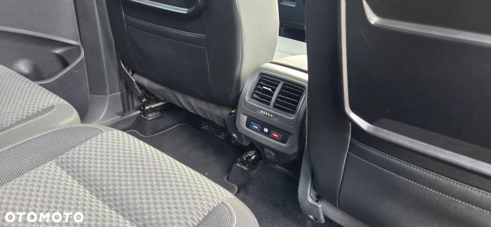 Volkswagen Touran - 27