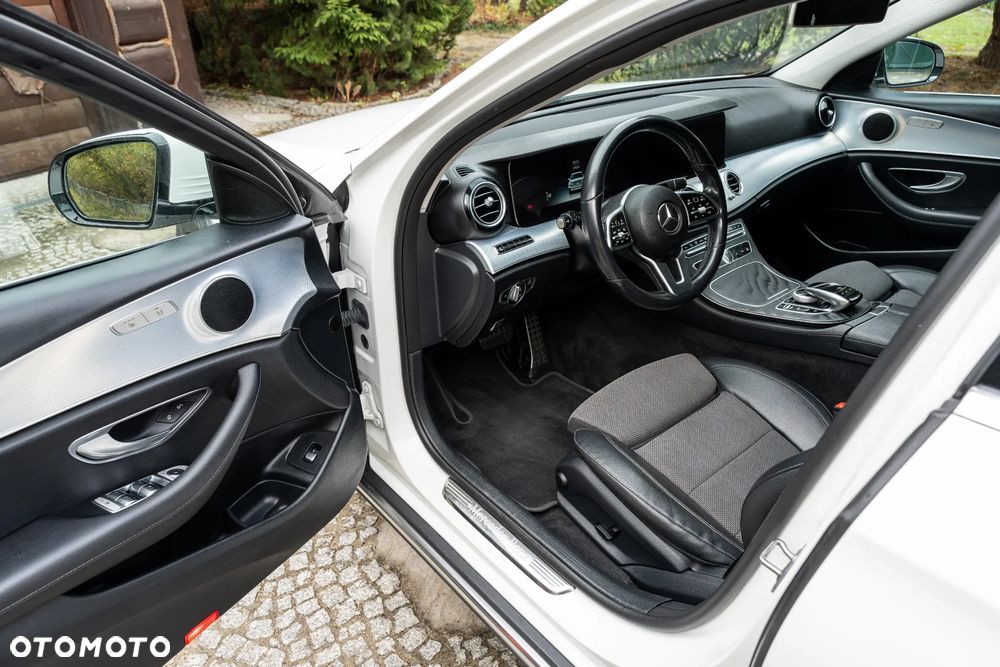 Mercedes-Benz Klasa E 220 d 4Matic 9G-TRONIC Avantgarde - 20