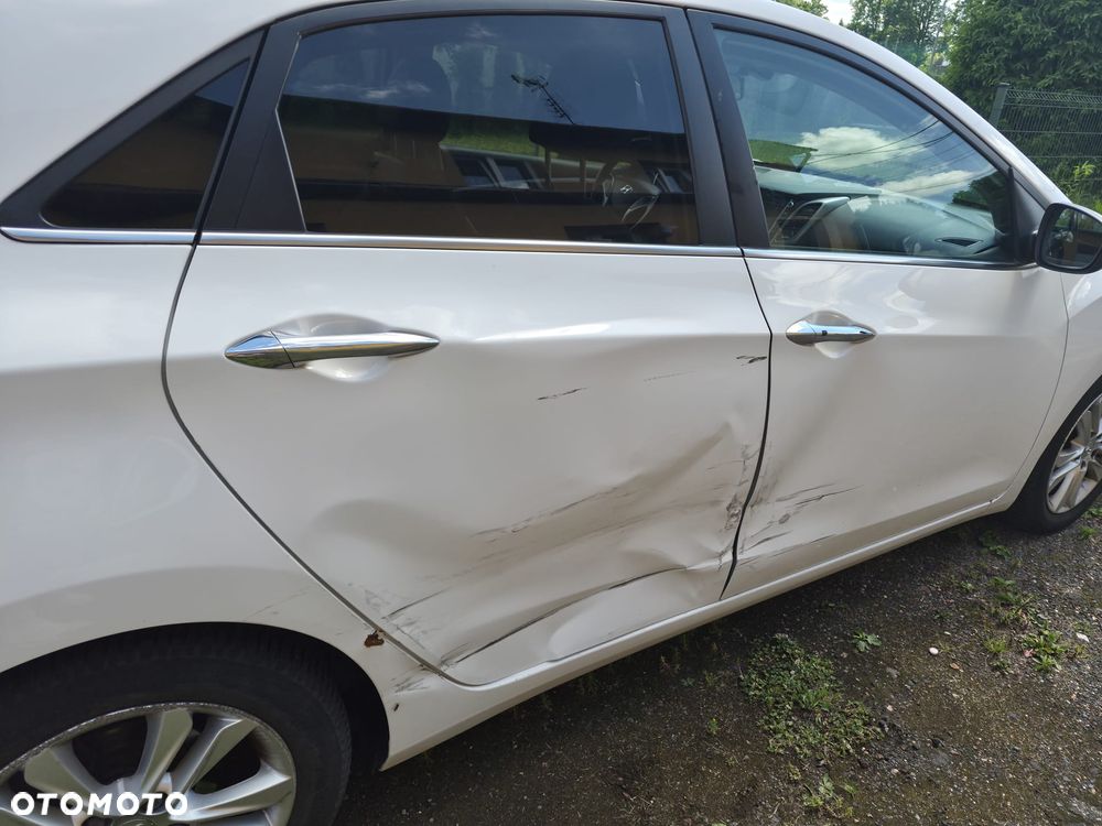 Hyundai i30 1.6 CRDi Premium - 8