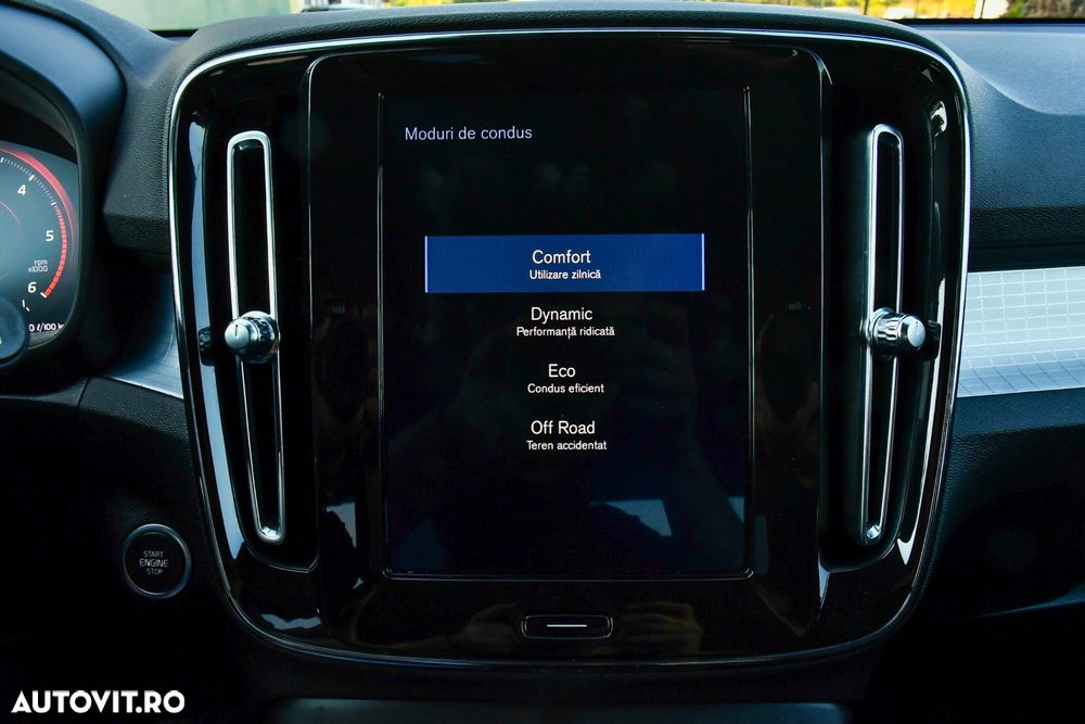 Volvo XC 40 D3 AWD Momentum Pro - 24