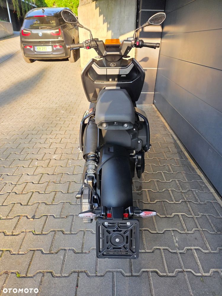 BMW CE 04 - 10