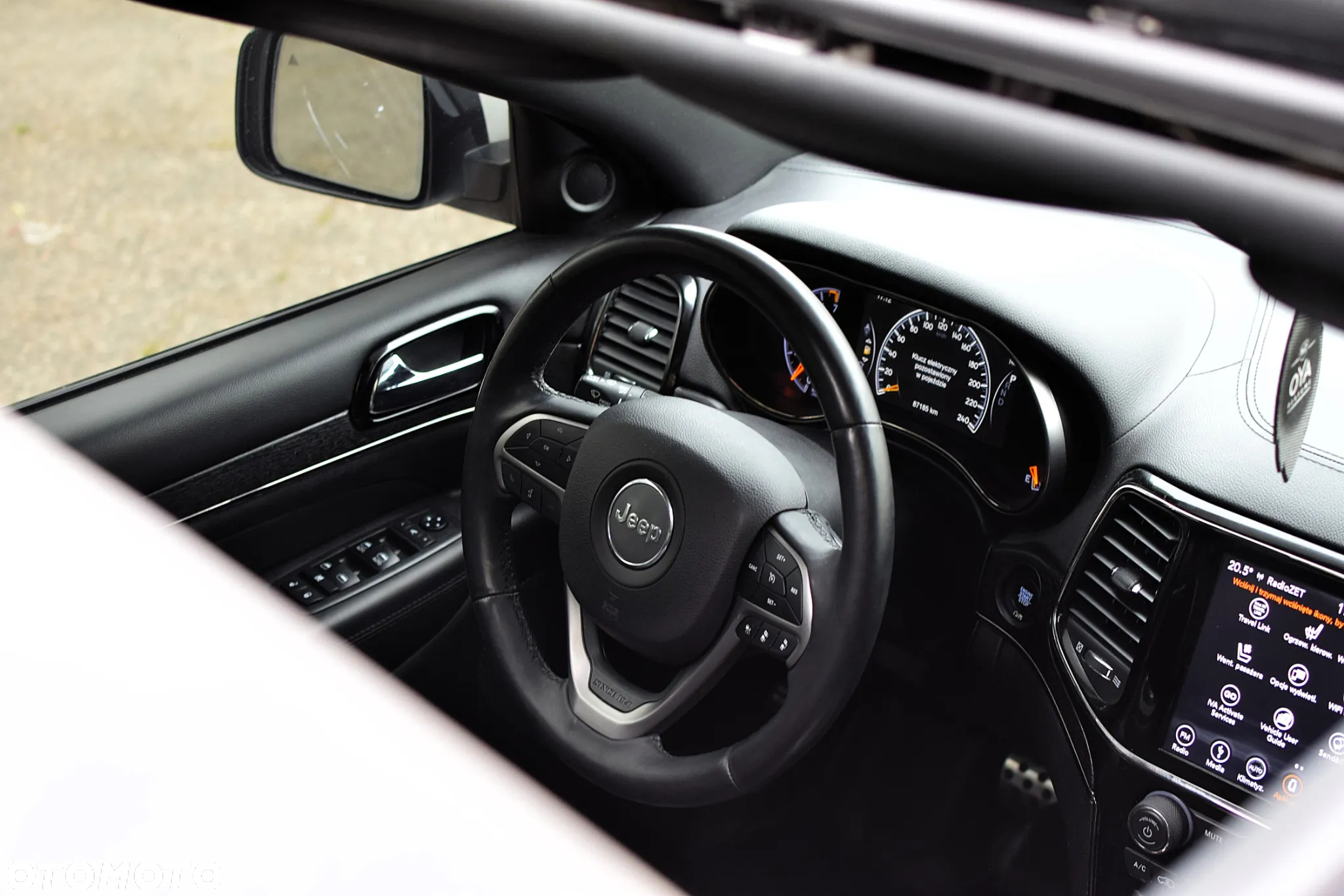 Jeep Grand Cherokee - 16