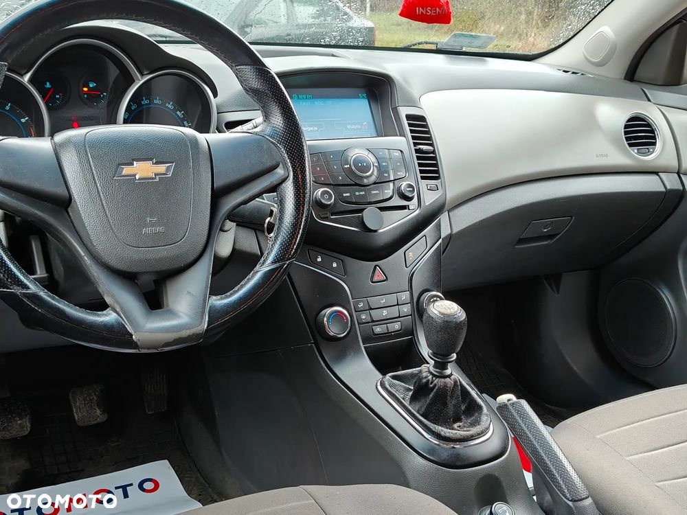Chevrolet Cruze 1.6 LS - 6