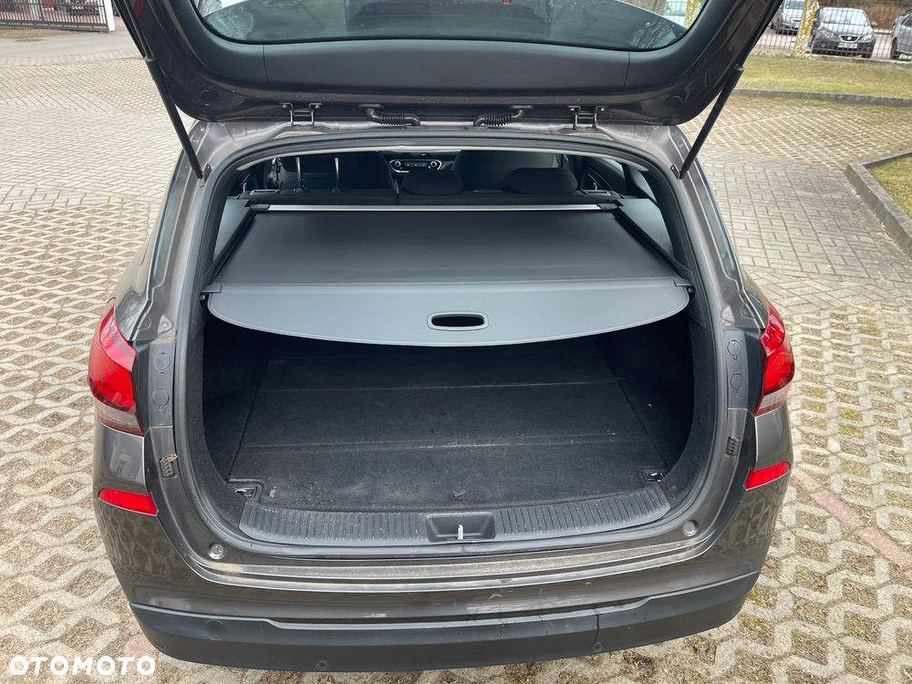 Hyundai i30 1.6 CRDi Fifa World Cup Edition - 5