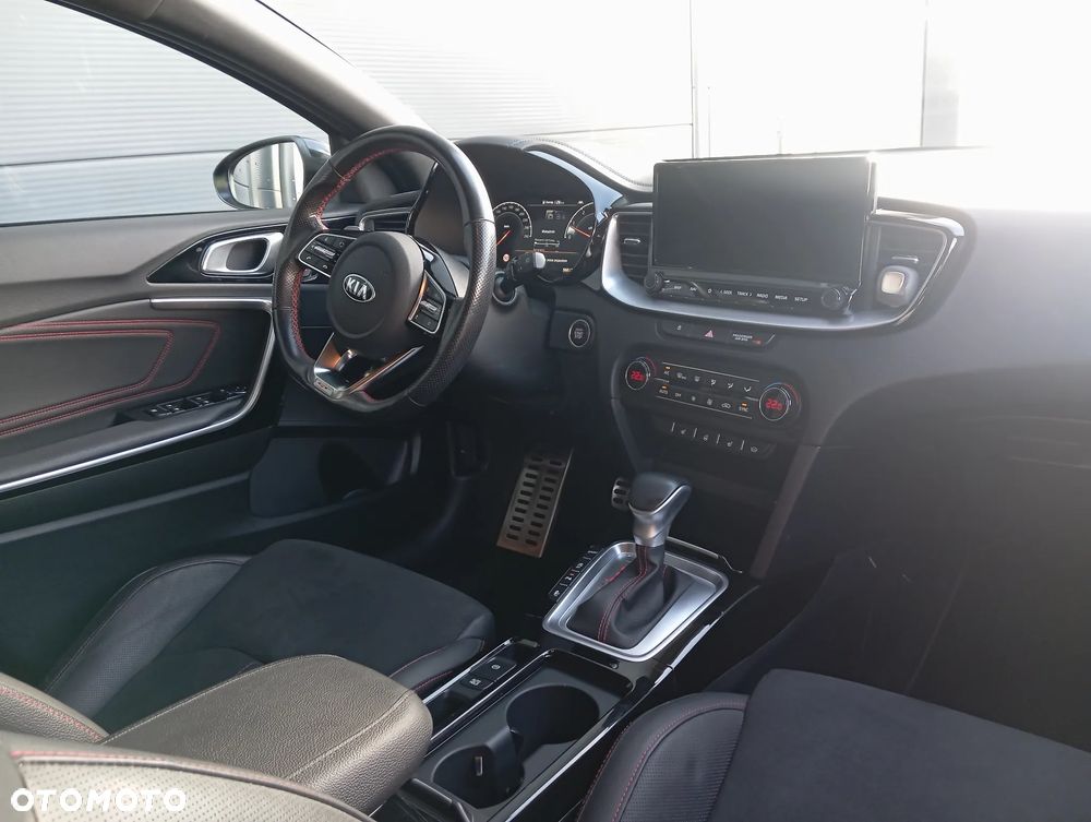 Kia ProCeed 1.6 T-GDI GT DCT - 13