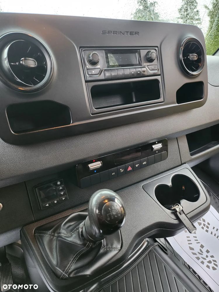 Mercedes-Benz Sprinter - 14