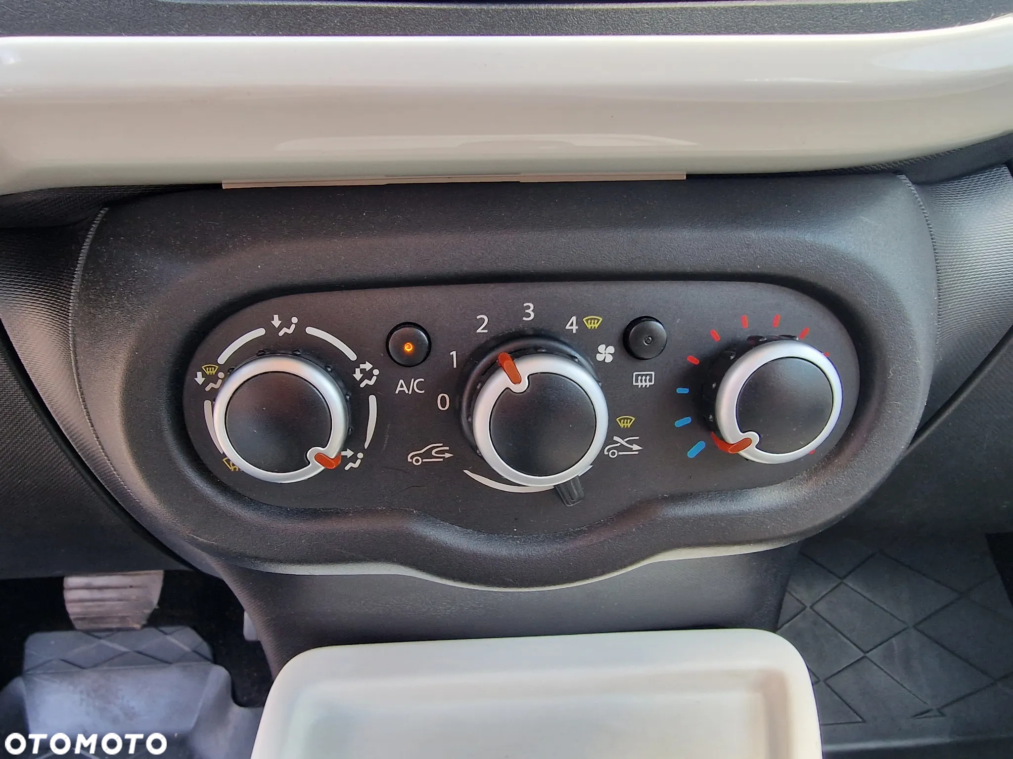 Renault Twingo ENERGY TCe 90 EDC Cosmic - 20