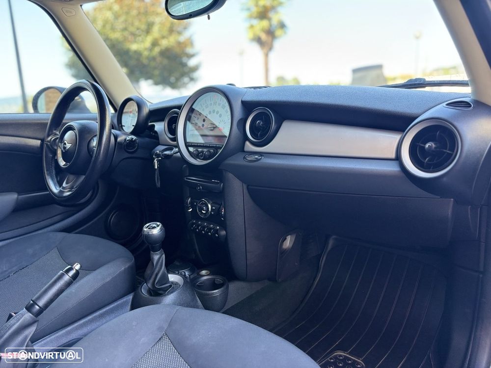 MINI 3 Portas Cooper D - 13