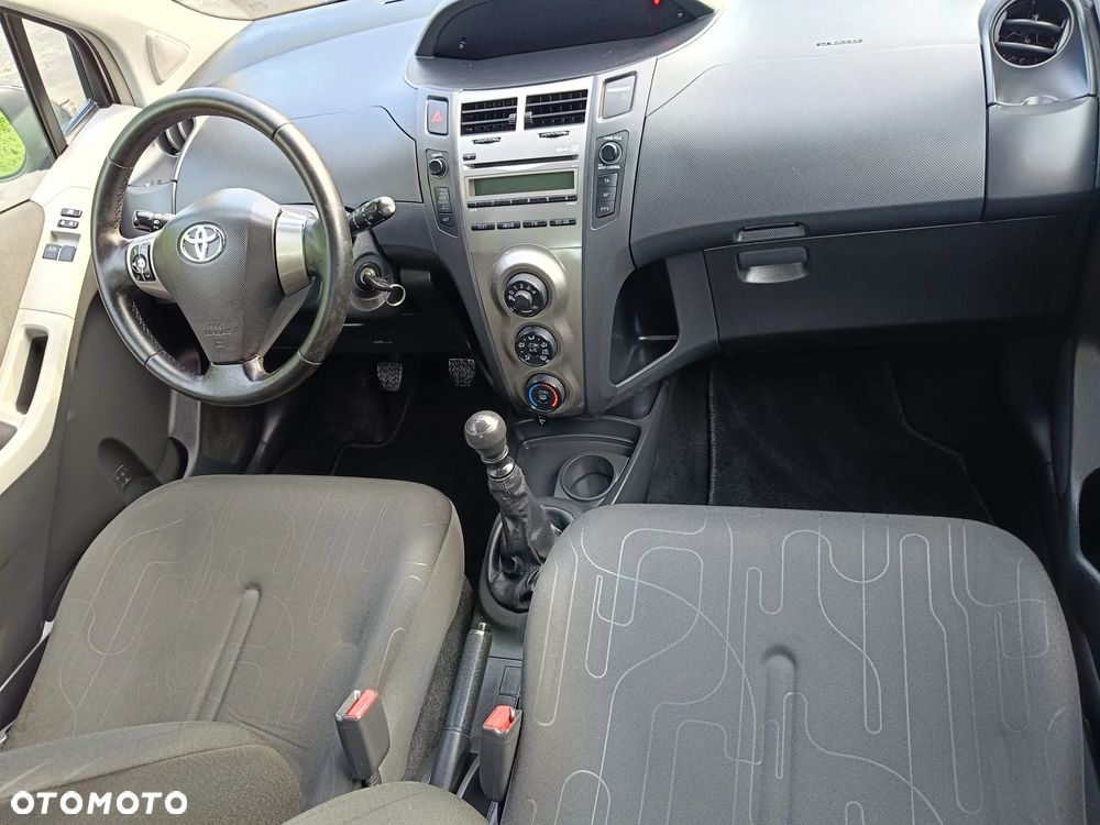 Toyota Yaris - 7