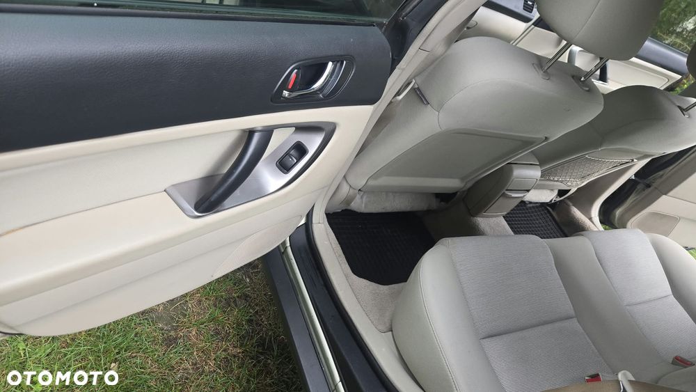 Subaru Outback 2.5i AT - 10