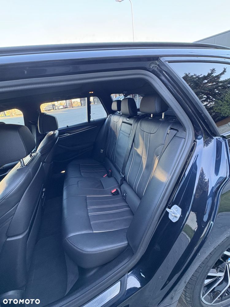 BMW Seria 5 530d xDrive mHEV - 16